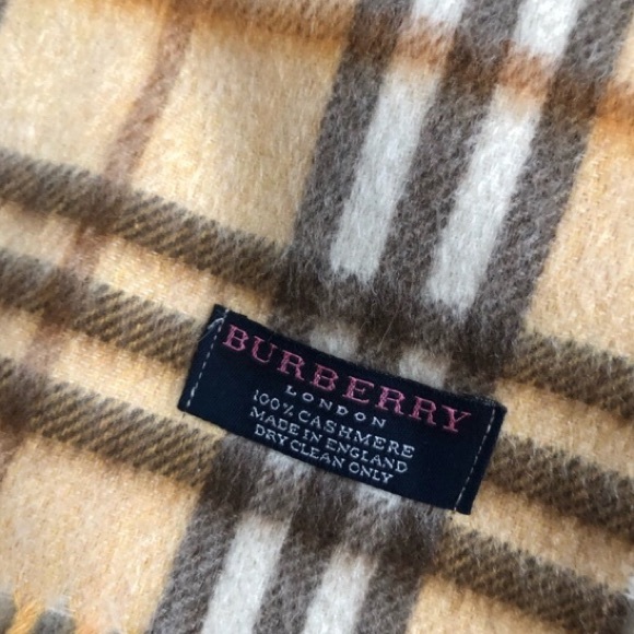 Burberry cashmere scarf - Picture 3 of 3